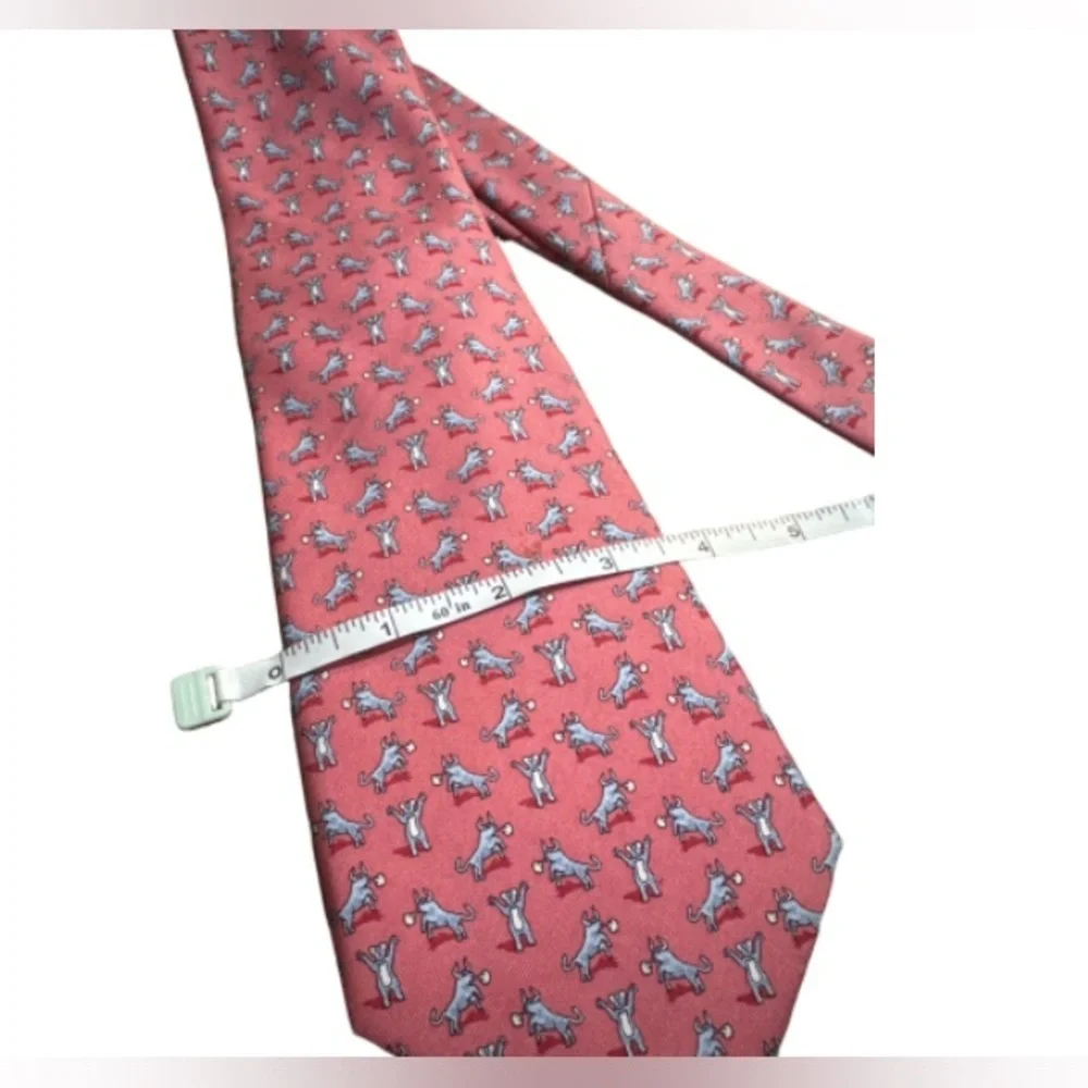 Vineyard Vines 100%silk bulls & bears necktie
